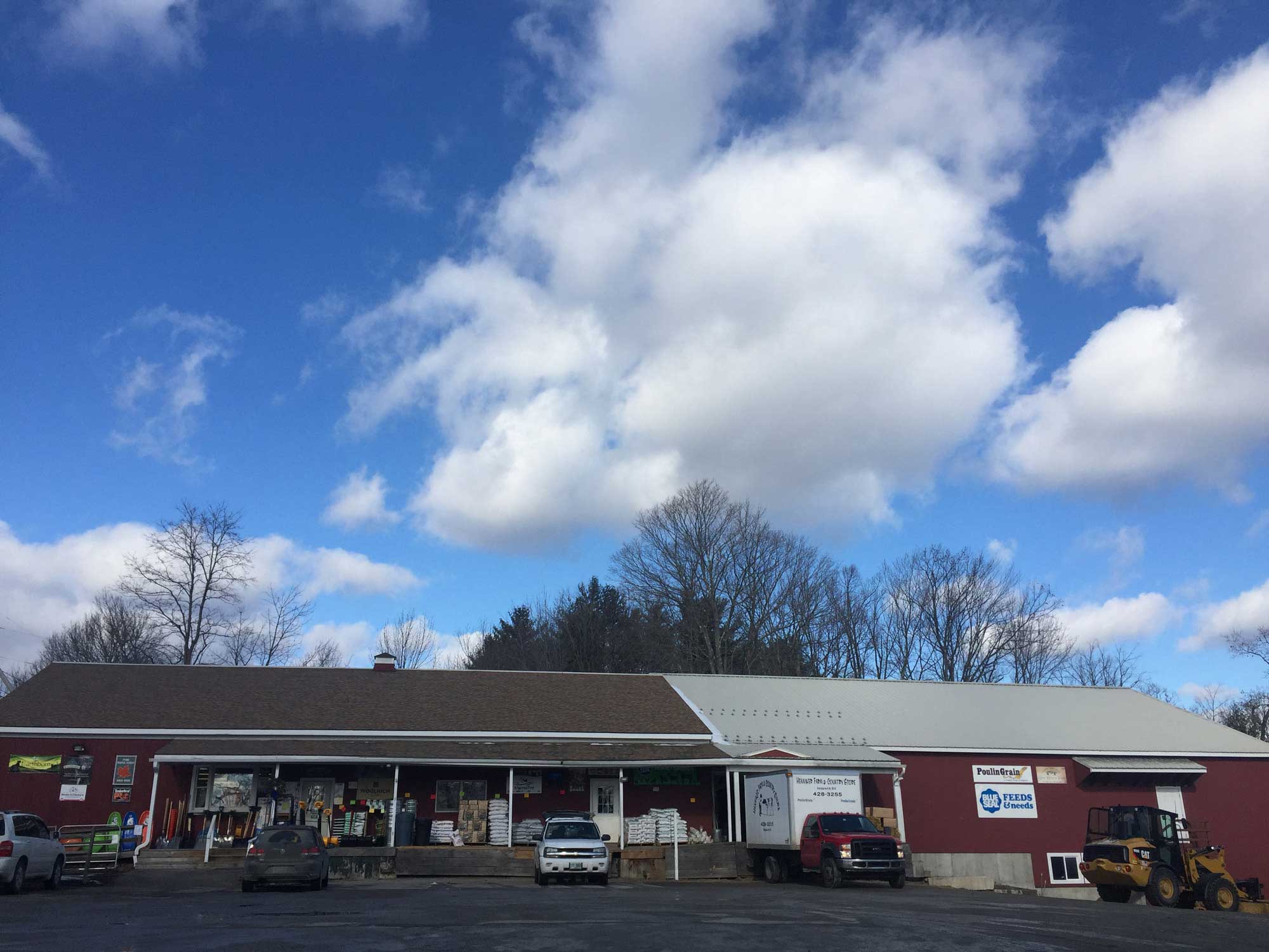 Henniker Farm & Country Store - NH clothing, feed, pet supplies, lawn and garden, annuals, perennials, and much more!